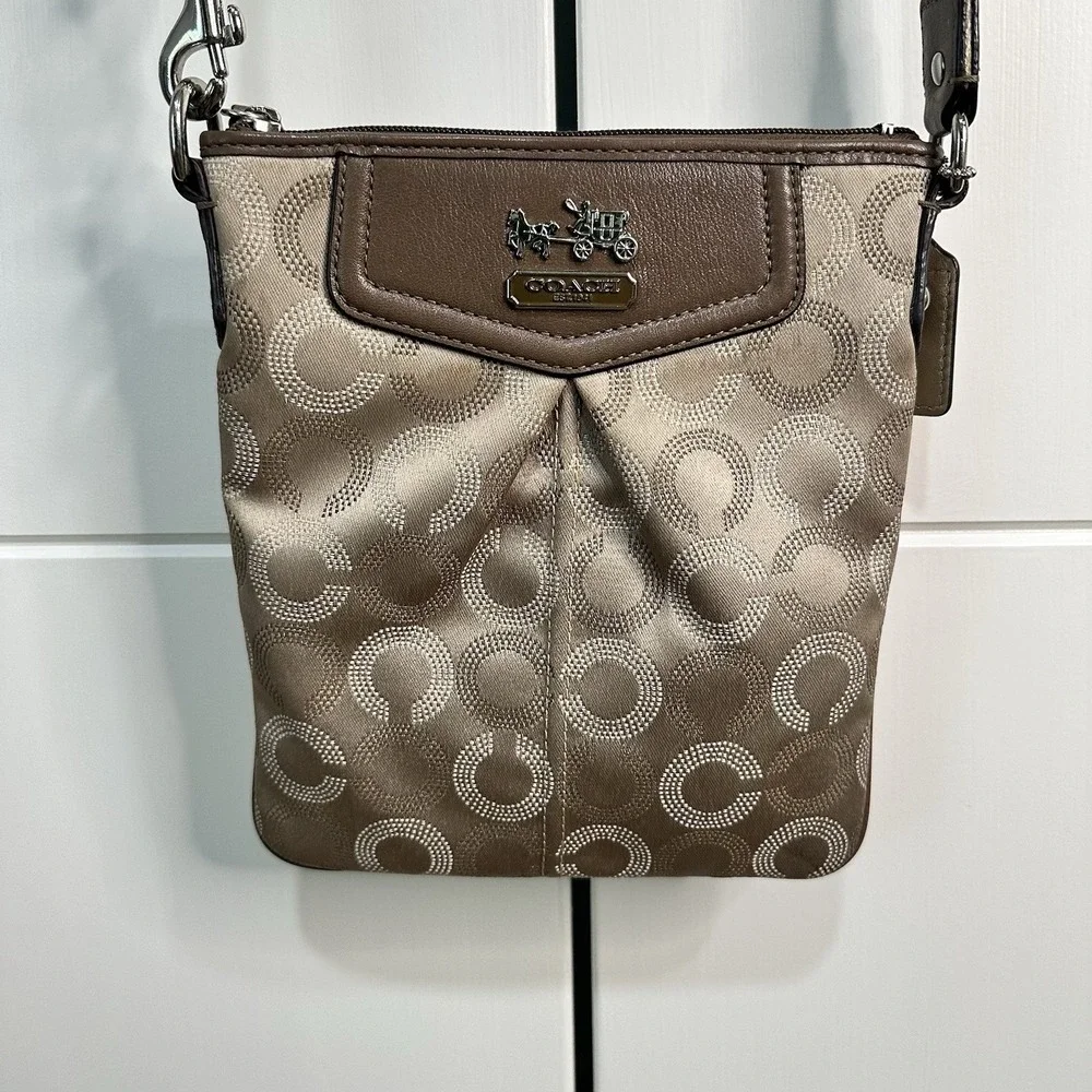 Coach Madison Optical  Art Swingpack Purse‎ Handbag Crossbody Beige - EUC